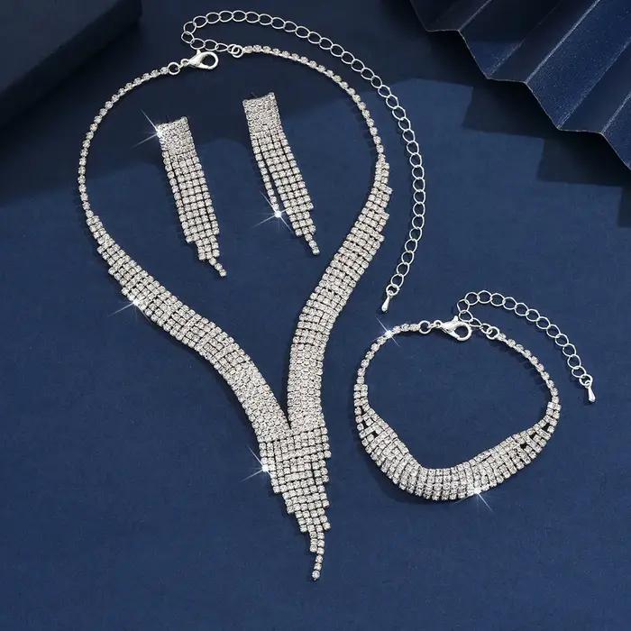 Ensemble collier, boucles d'oreilles et bracelet ultra-brillants entièrement sertis de diamants