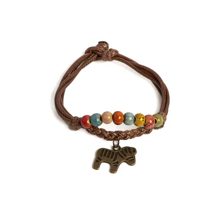 Bracelet perlé en céramique coloré avec breloque cheval