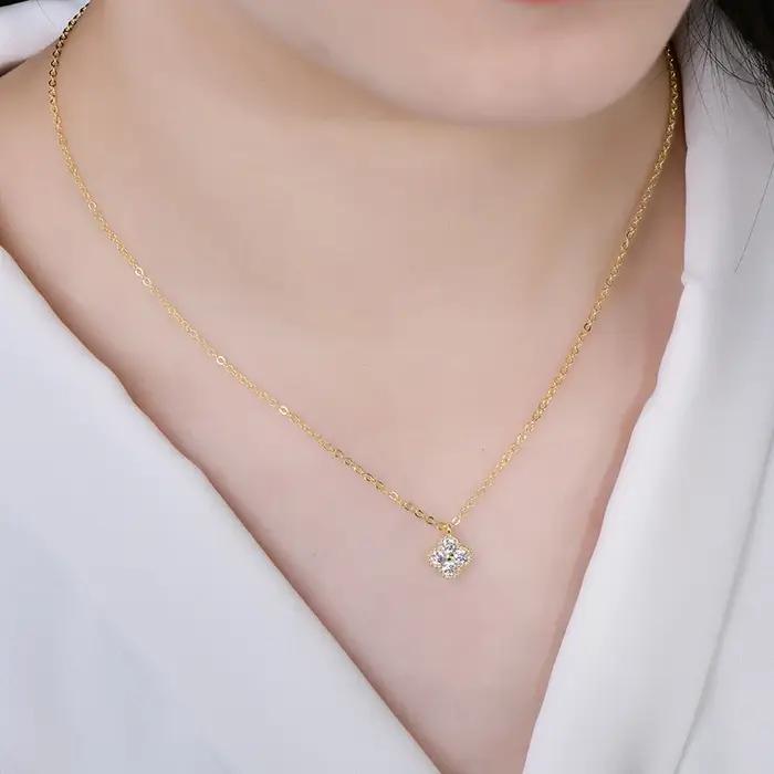 Collier en moissanite Rrjzz Lucky Clover D-Color pour femme, bijou en or plaqué 14 carats avec pendentif fleur à quatre feuilles, cadeau romantique pour les occasions spéciales