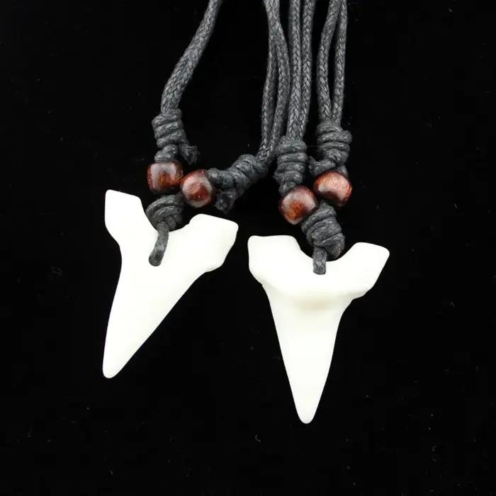 Collier Imitation os de Yak en forme de dent de requin
