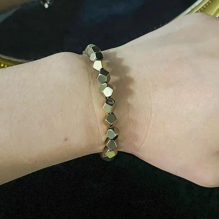 Bracelet en perles de pyrite naturelle facettées élastique pour richesse et chance bijou de guérison énergétique cadeau pour homme femme occasions spéciales