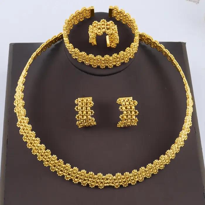 Ensemble collier ras-de-cou et boucles d'oreilles entièrement perlés pour mariée de Dubaï