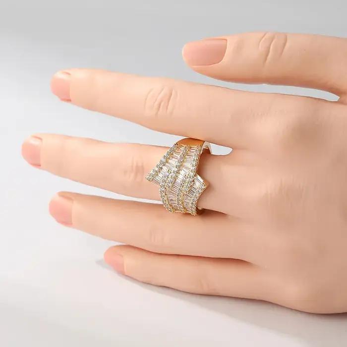 Bague de fiançailles élégante et luxueuse pour dames