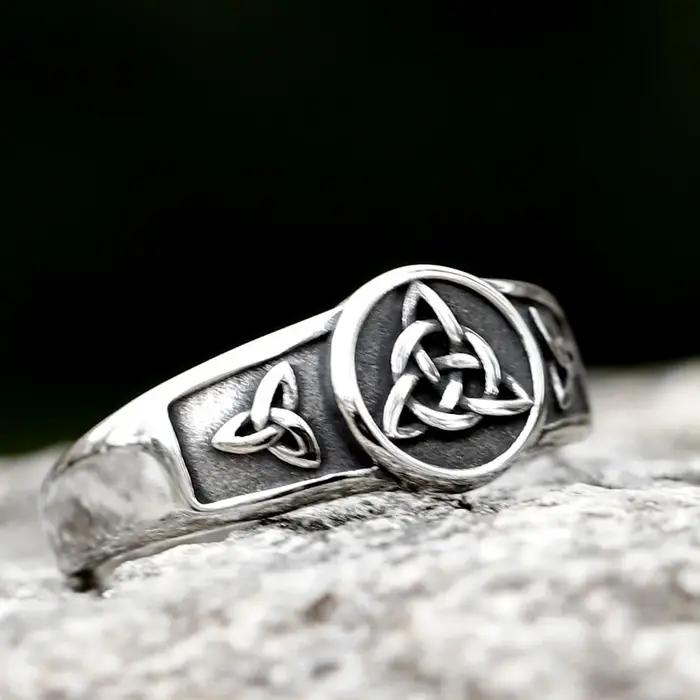Bague en acier inoxydable avec nœud de sorcière croix Wiccan nœud celtique pour femmes protection porte-bonheur bijoux occasions spéciales