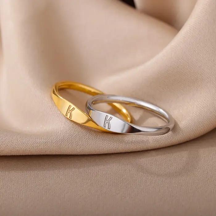 Bagues avec lettres initiales pour femmes et hommes