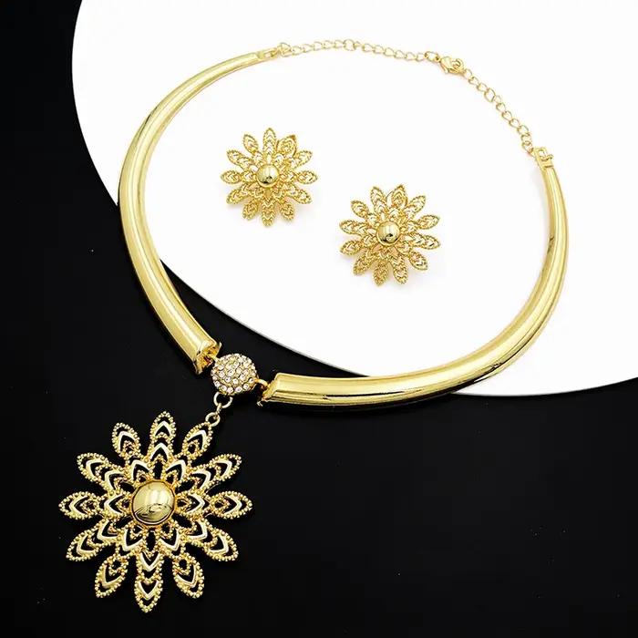 Ensemble collier et boucles d'oreilles plaqué or 18 carats pour femmes