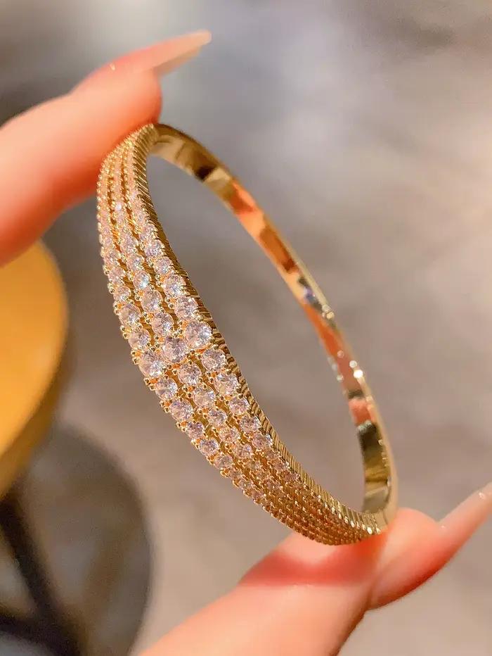 Bracelet de luxe élégant et charmant en laiton plaqué or 18 carats avec zircon cubique, design ouver