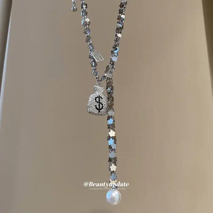 Collier pendentif perle incrusté de diamants