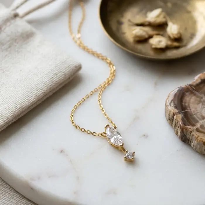 Collier pendentif marquise CZ plaqué or pour femmes élégantes occasions spéciales bijou mode soirée