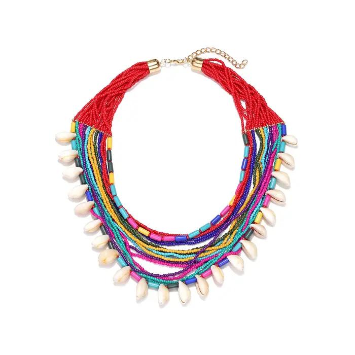 Collier artisanal multicolore en perles de rocaille avec pendentif coquillage pour femme