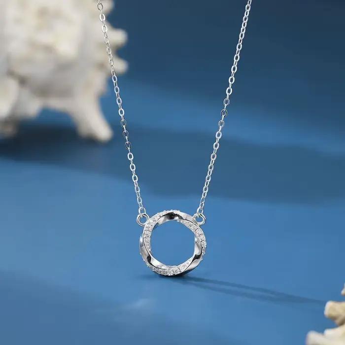 Colliers ronds en strass pour femmes, exquis et Simple, motif torsadé Mobius, cadeau, bijoux en argent Sterling 925, chaîne de clavicule de fête