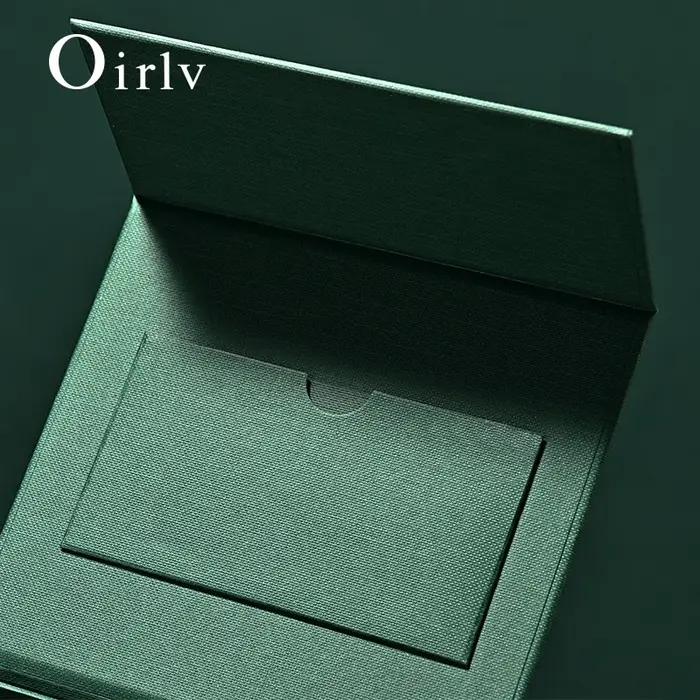 Boîte à bagues Oirlv : conçue ingéniosamente avec une fente spécialisée pour un placement sécurisé des bijoux