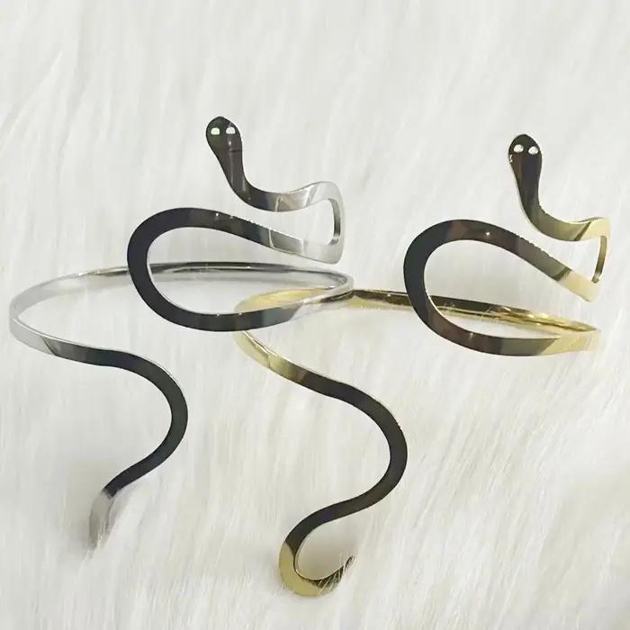 Bracelet serpent chic en acier inoxydable plaqué titane pour femmes, élégant et polyvalent pour sorties et événements formels