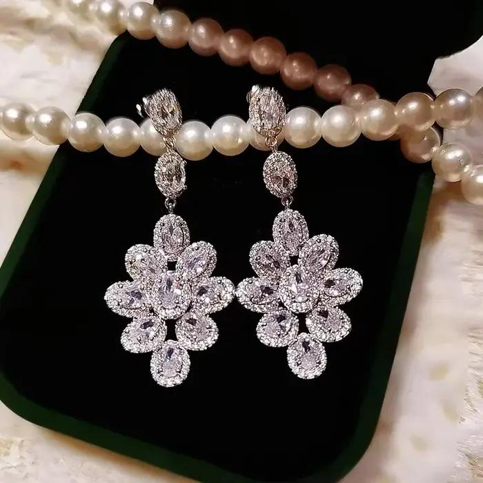 Boucles d'oreilles à fleurs éblouissantes pour femmes