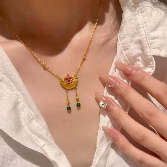 Collier en éventail brossé style ethnique avec petites fleurs et émail rose léger pour femmes, bijou de luxe avec pompons et chaîne de clavicule, idéal pour les anniversaires et autres occasions spéciales