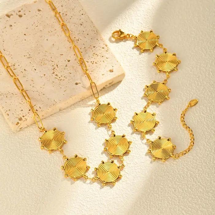 Collier avec pendentif à grand fil circulaire plaqué or 18 carats pour femmes