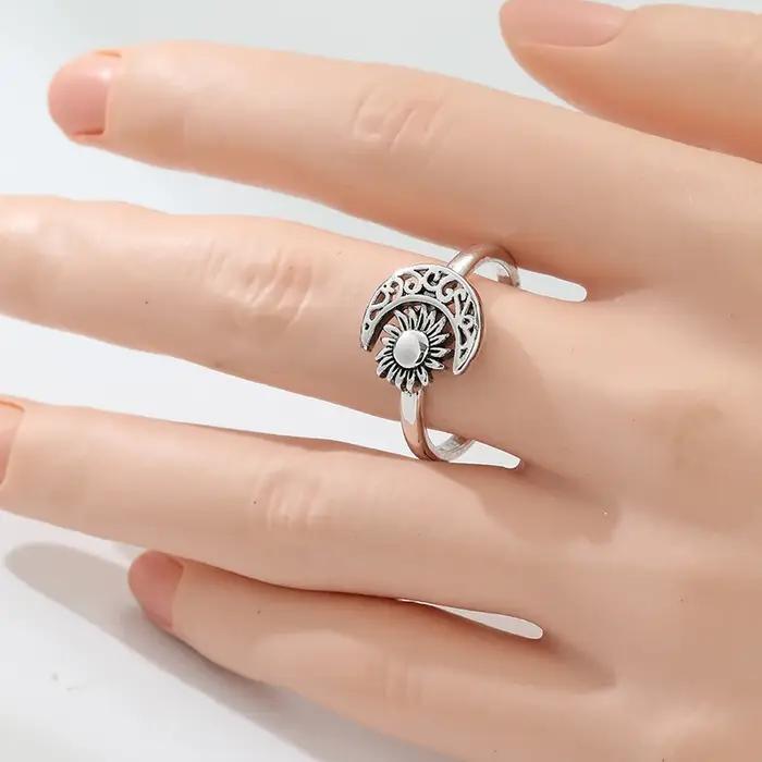 Bague Lune et Soleil Sculptée à la Main Style Bohème Exquise pour Femme – Bijou Vintage Tendance pour Banquets et Célébrations