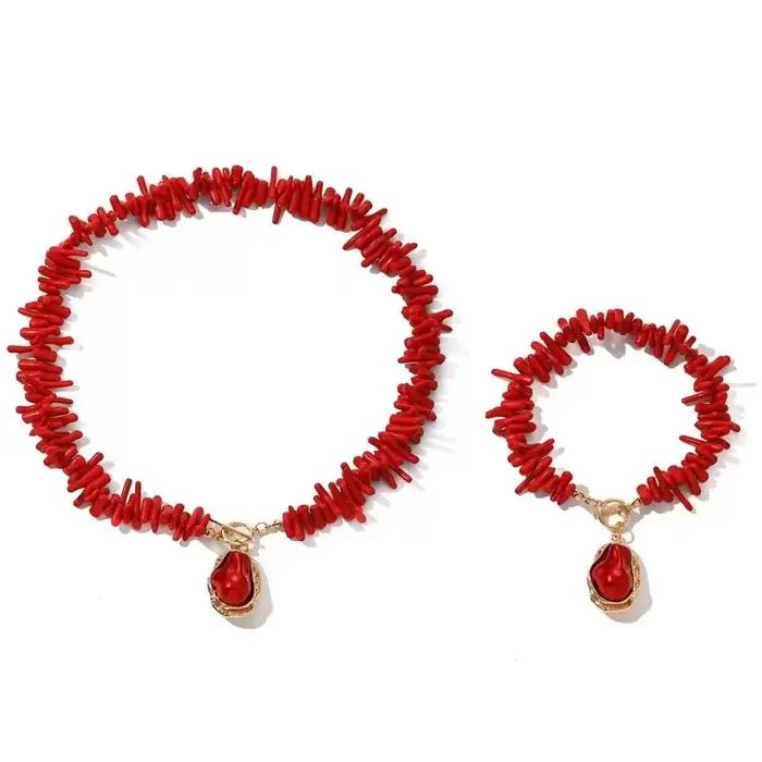Ensemble de bijoux asymétriques baroques en perles et corail rouge