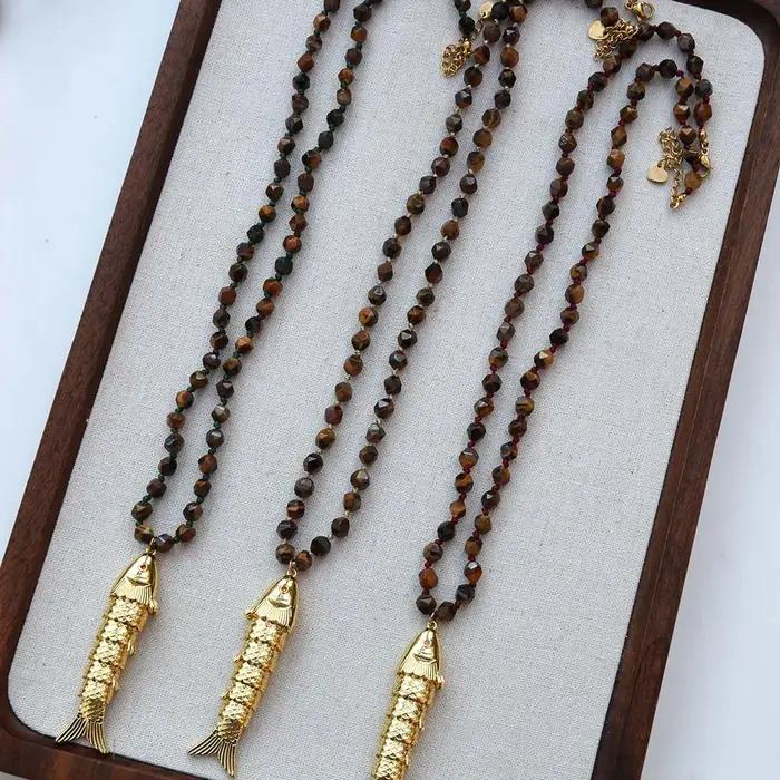 Collier avec pendentif en forme de poisson doré pour femmes
