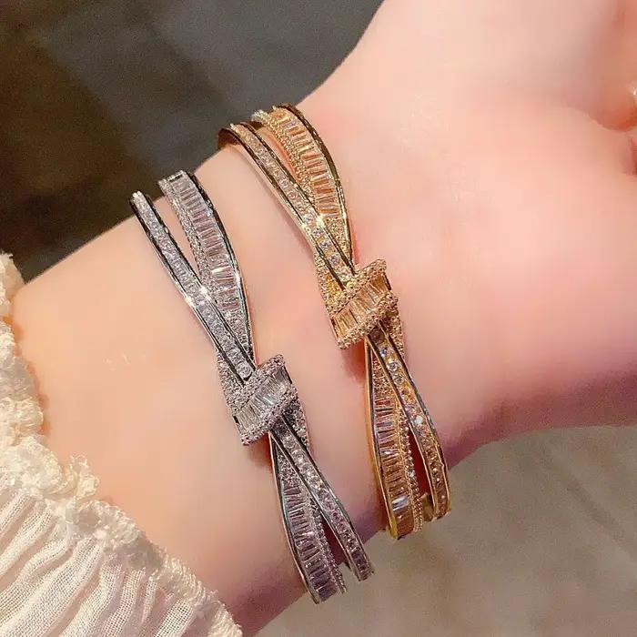 Magnifique Bracelet à manchette ouverte avec nœud torsadé
