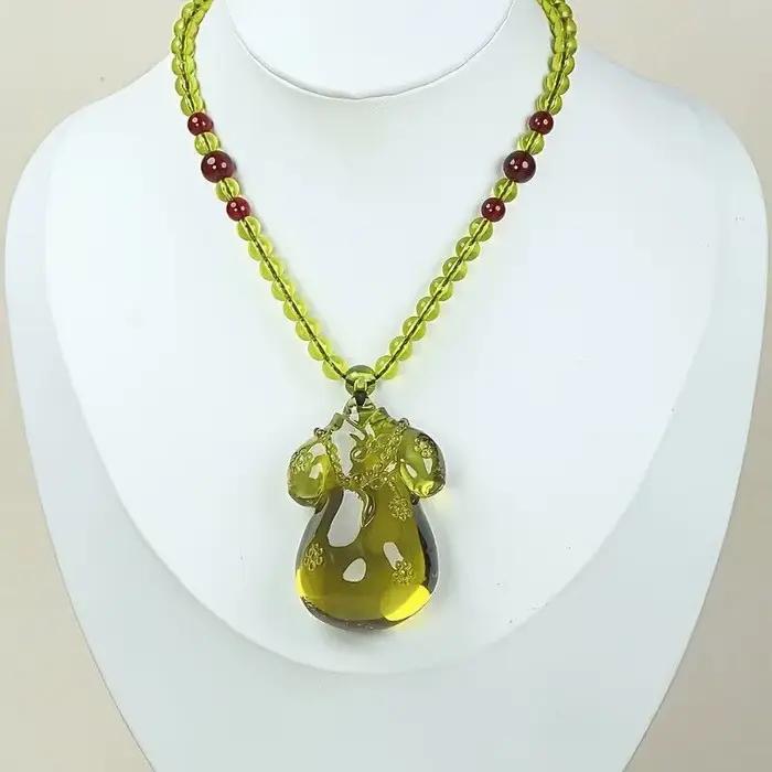 Pendentif en cire d'abeille ambre style ethnique rétro classique pour femmes occasions générales bijou naturel