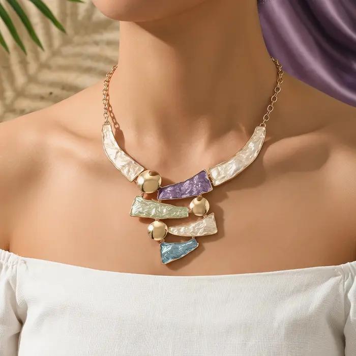 Collier bavoir géométrique bohème coloré en émail