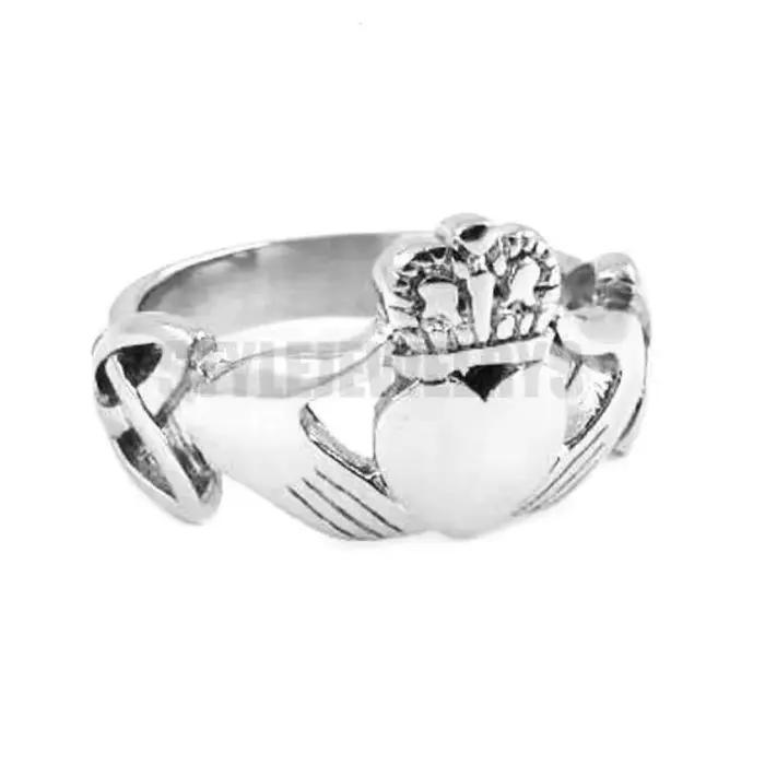 Claddagh Style main pour tenir un coeur avec couronne anneau en acier inoxydable bijoux celtique Biker bague de mariage en gros SWR0312A