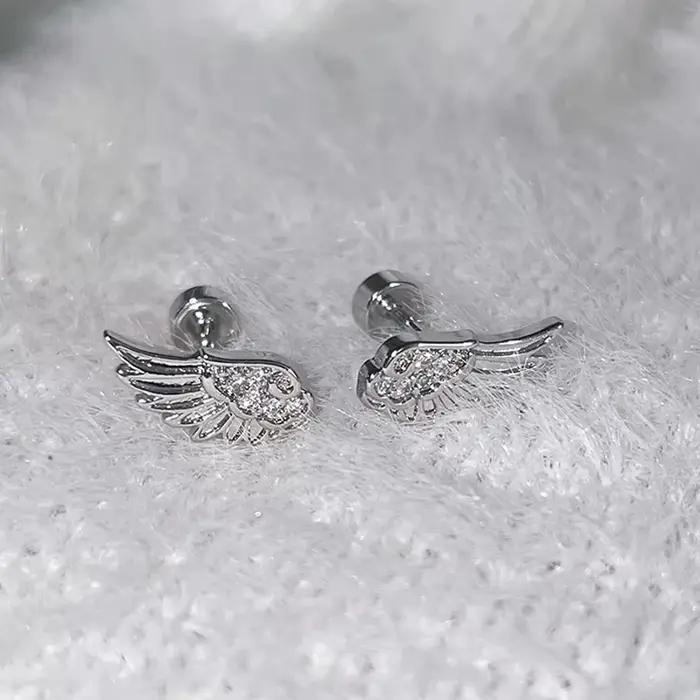 Boucles d'oreilles en alliage de zinc doré style mode avec croix et ailes d'ange pour femmes occasions spéciales élégantes à offrir
