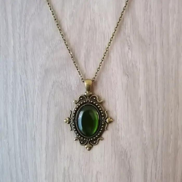 Collier ovale en opale verte avec motif Victoria néo-gothique pour femmes et hommes bijoux gothiques rétro occasions spéciales