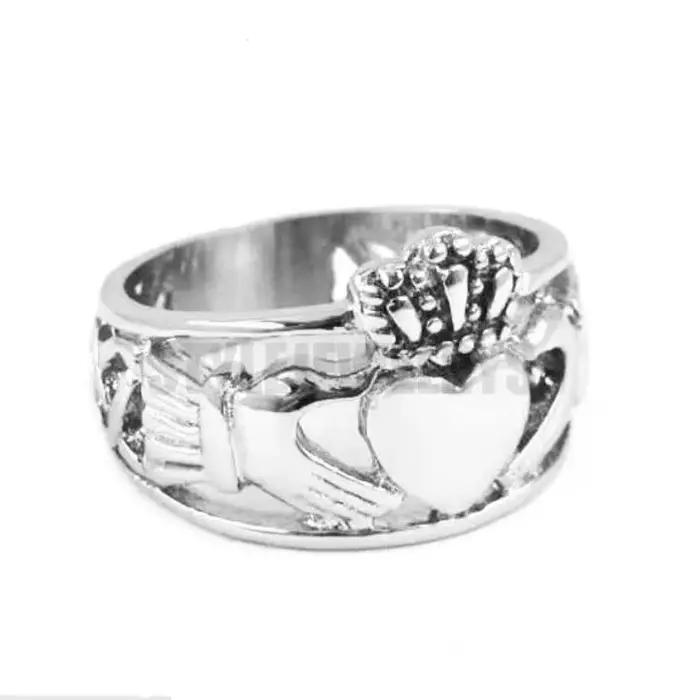 Claddagh Style main pour tenir un coeur avec couronne anneau en acier inoxydable bijoux celtique Biker bague de mariage en gros SWR0312A