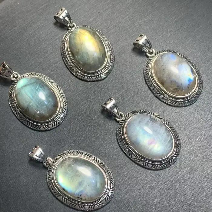 Collier pendentif ovale en pierre de lune naturelle 40 mm