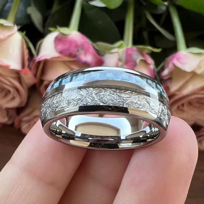 Anneaux en carbure de tungstène 8mm avec incrustation de météorite en fibre de carbone bleu clair pour hommes et femmes, ajustement confortable, tracker de fitness, pour mariage et occasions spéciales