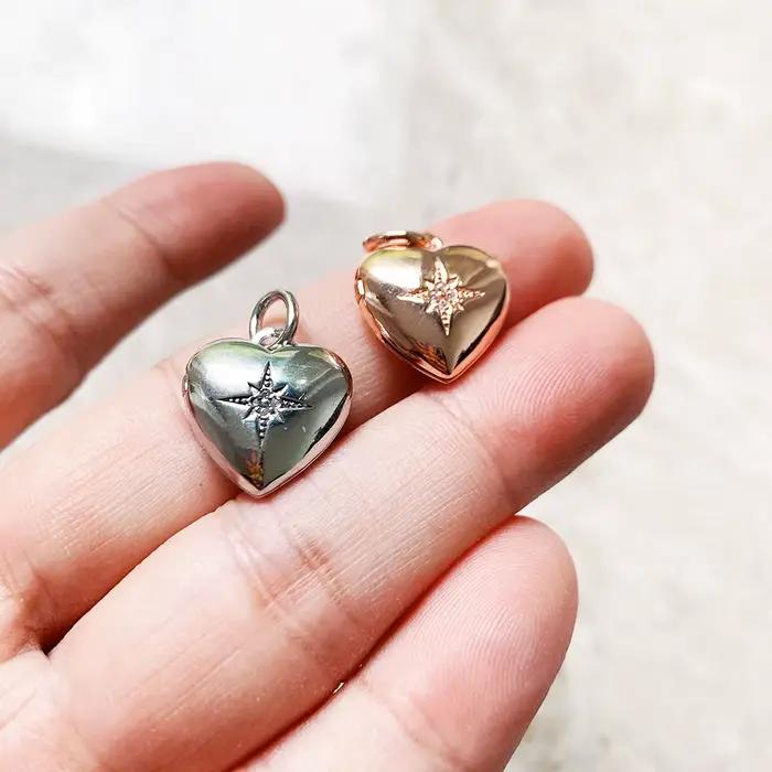 Médaillon en forme de cœur avec pendentif étoile