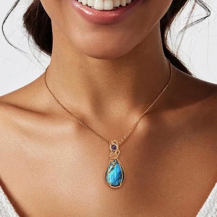 Collier en pierre Labrador