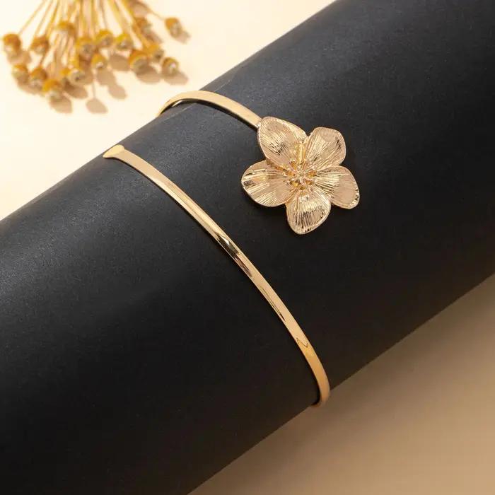 Bracelet de bras floral romantique en alliage de fer doré pour femmes adaptés aux tenues de tous les jours et aux vêtements de banquet