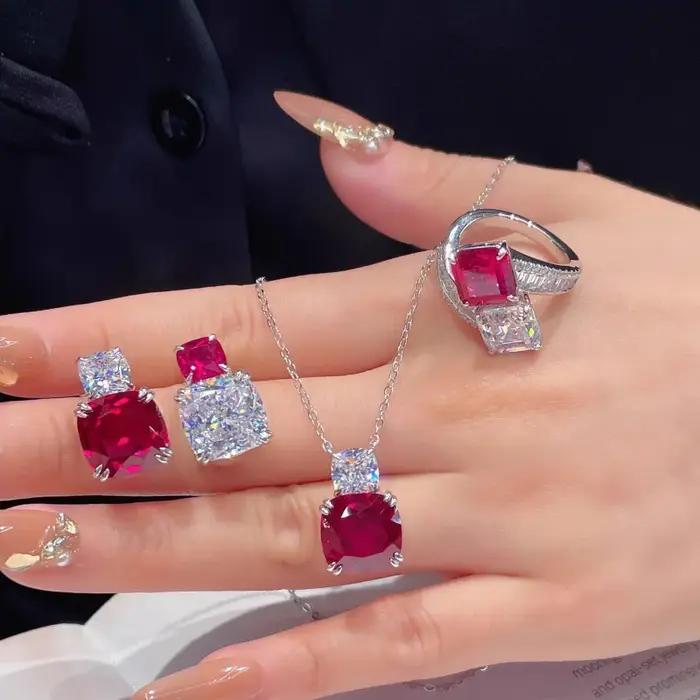 Ensemble de collier pendentif en corindon rouge luxueux pour femmes