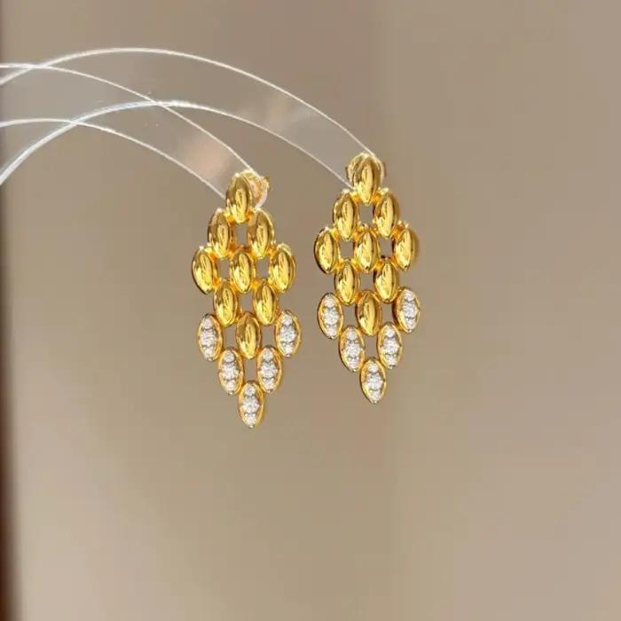 Boucles d'oreilles en diamant incrusté de style exagéré de luxe rétro pour femmes