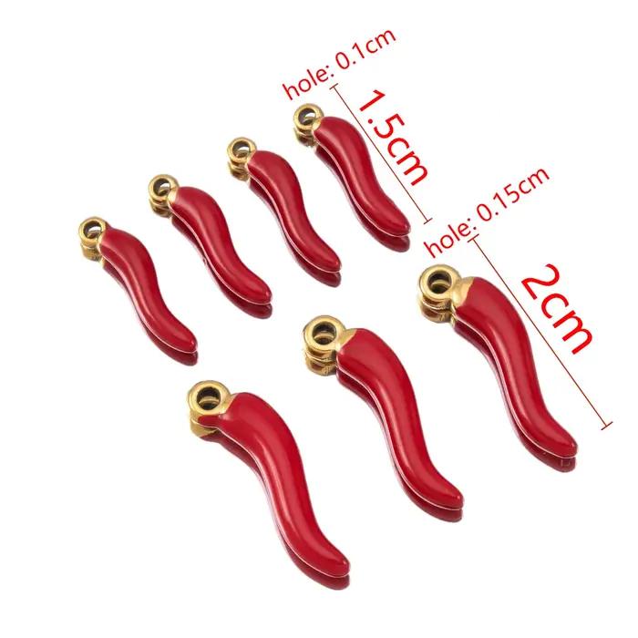Collier pendentif en forme de piment rouge en acier inoxydable plaqué or