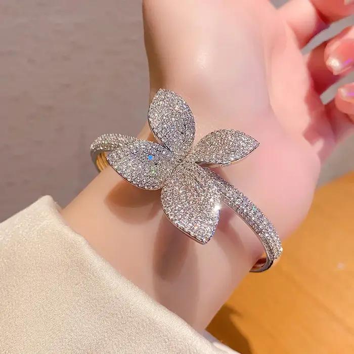 Bracelet Papillon Étoilé en Zircon pour Femme – Accessoire de Bijouterie Tendance pour 2025