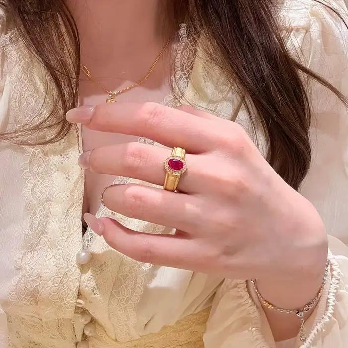 Bague Vintage en rubis ovale brossé pour femme
