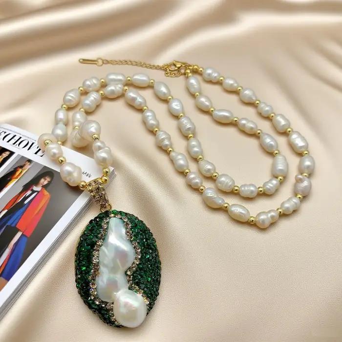 Ensemble de bijoux en cristal de perles d'eau douce naturelles avec plaquage or pour femmes, collier, bague et bracelet à offrir pour mariages, fêtes et occasions spéciales