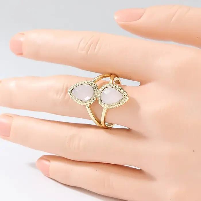 Bague classique pour femme incrustée de pierres roses