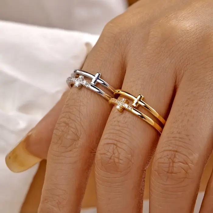 Bague délicate à double bande croisée pour femme