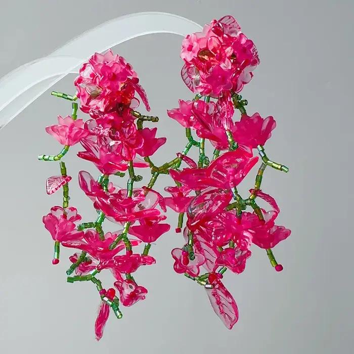 Boucles d'oreilles florales exagérées