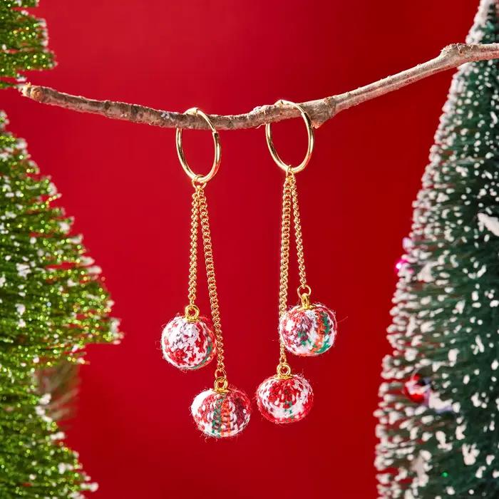 Boucles d'oreilles longues à pampilles en fausse fourrure pour femmes, boule de cheveux colorée créative suspendue, bijoux de Festival du nouvel an
