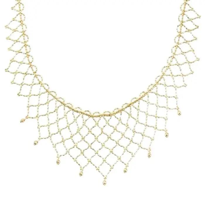 Collier en dentelle tissée de Style Court français