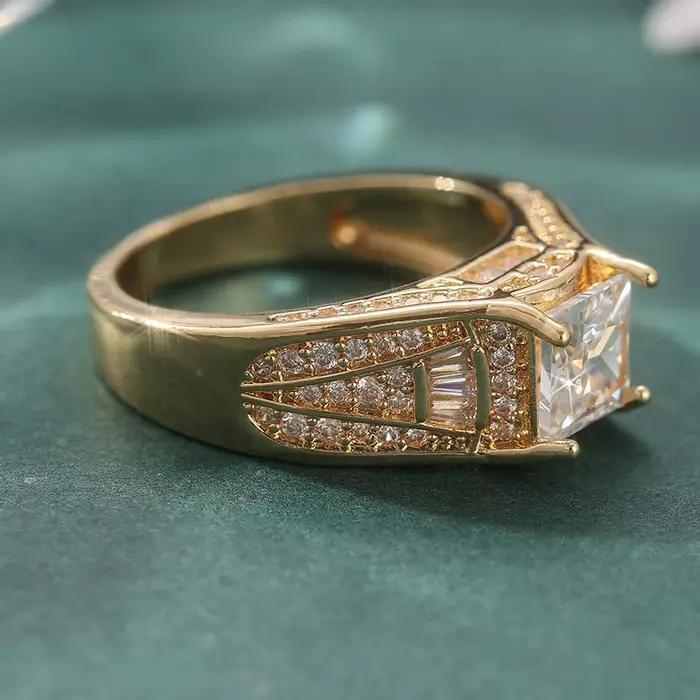 Bague de fiançailles romantique plaquée or avec zircone pour femme occasions spéciales et banquets