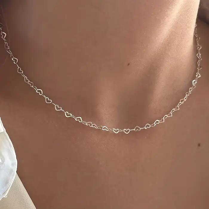 Collier en forme de cœur évidé simple et chic pour femme, chaîne élégante et douce pour la clavicule