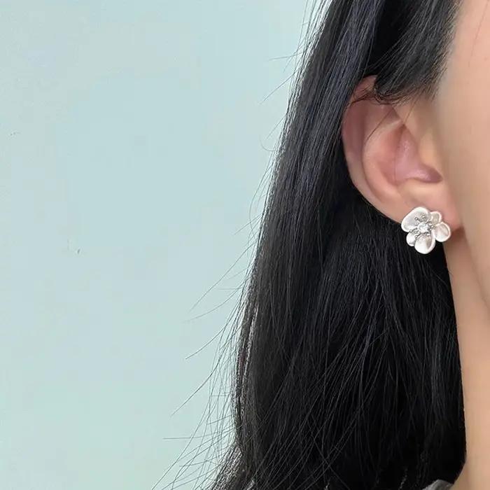 Boucles d'oreilles en argent sterling 925 serties de zirconium et cristal pour femmes mode et romantique pour occasions spéciales