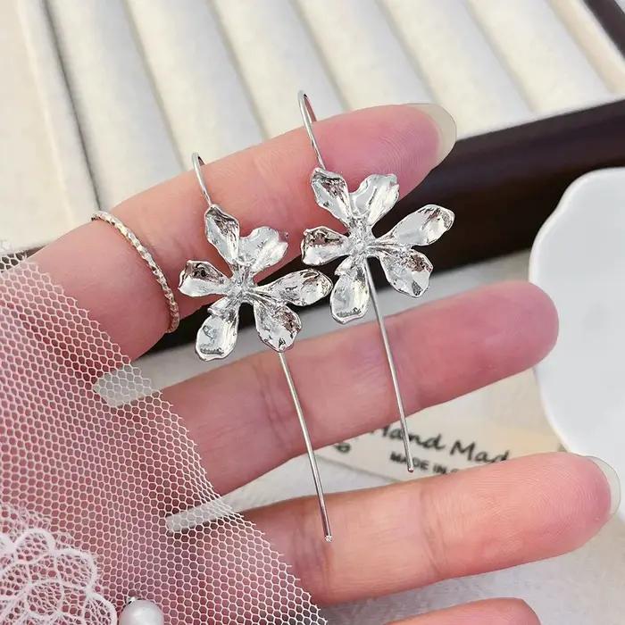 Boucles d'oreilles à fleurs dorées pour femmes